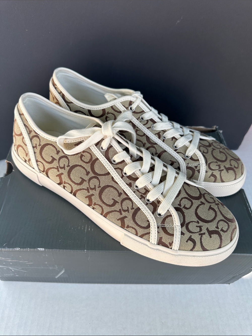 New Guess Men’s Tan and Brown Logo Sneakers SZ 12